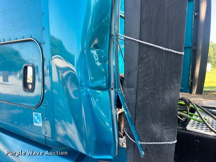 image for item DO6583 2016 Kenworth T680 semi truck