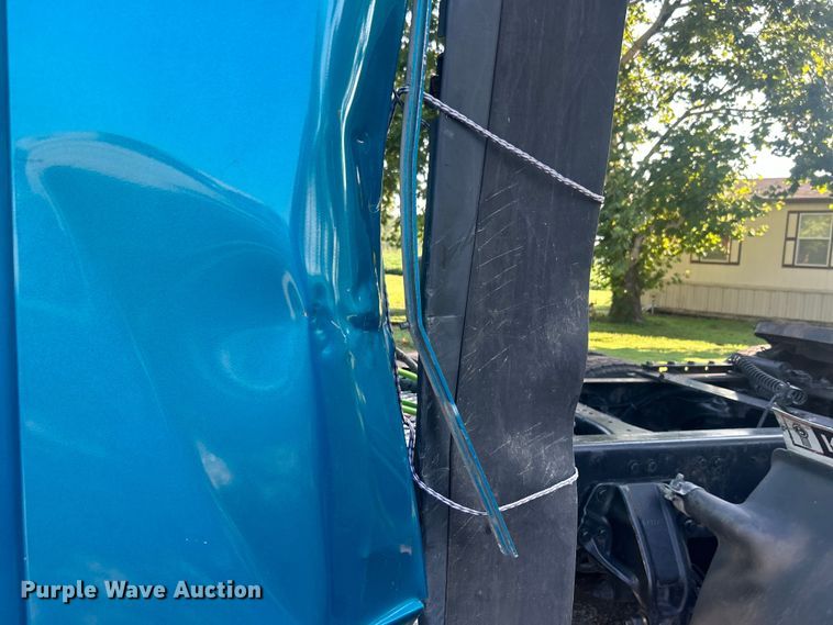 image for item DO6583 2016 Kenworth T680 semi truck