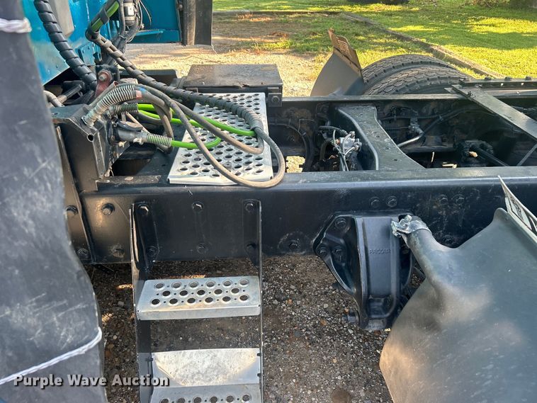 image for item DO6583 2016 Kenworth T680 semi truck