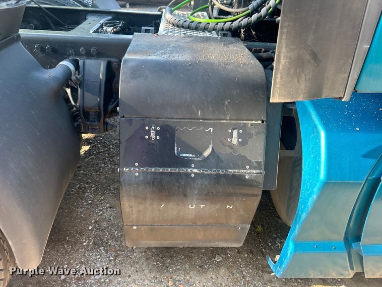 image for item DO6583 2016 Kenworth T680 semi truck