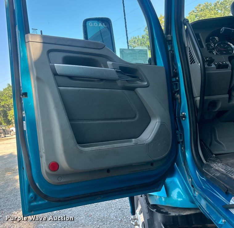 image for item DO6583 2016 Kenworth T680 semi truck