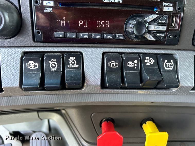 image for item DO6583 2016 Kenworth T680 semi truck