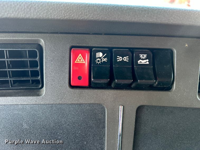 image for item DO6583 2016 Kenworth T680 semi truck