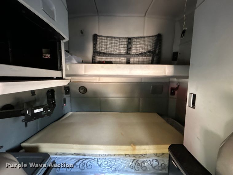 image for item DO6583 2016 Kenworth T680 semi truck