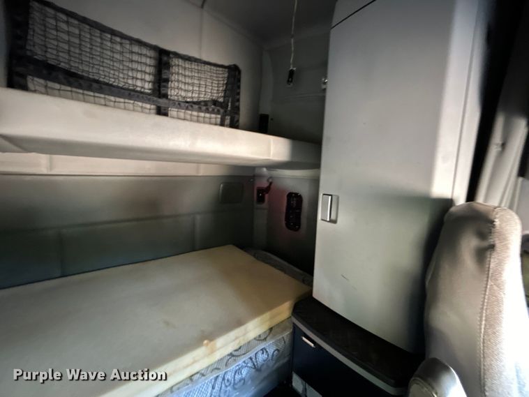 image for item DO6583 2016 Kenworth T680 semi truck