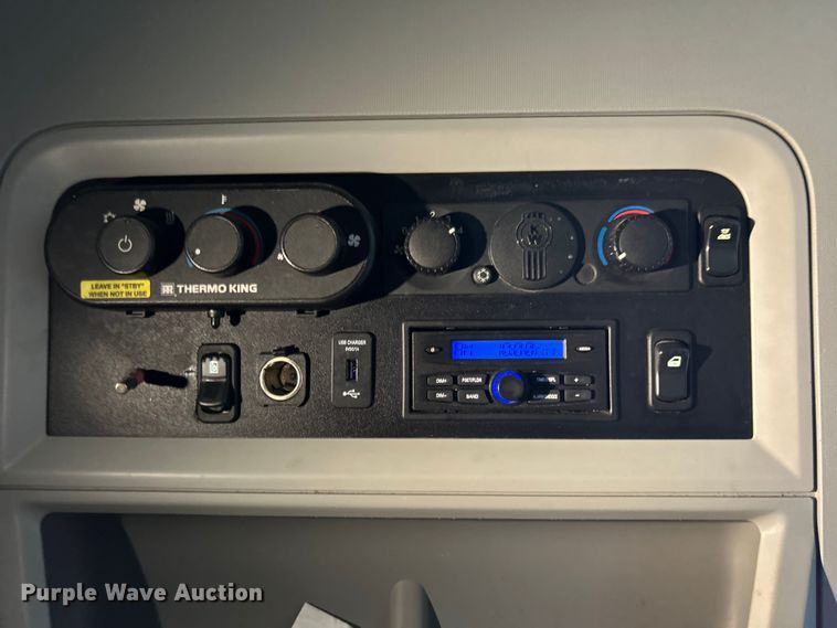 image for item DO6583 2016 Kenworth T680 semi truck