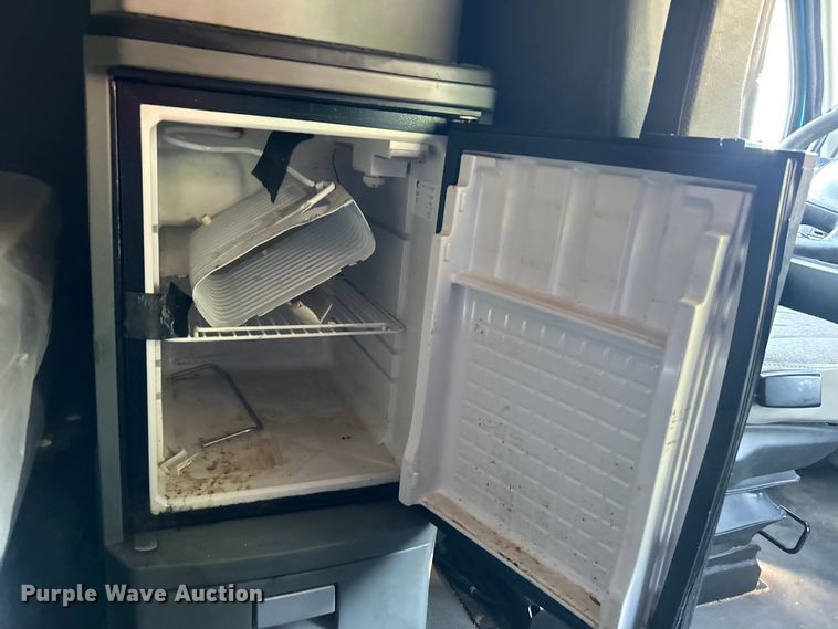 image for item DO6583 2016 Kenworth T680 semi truck