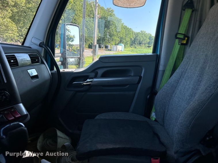 image for item DO6583 2016 Kenworth T680 semi truck