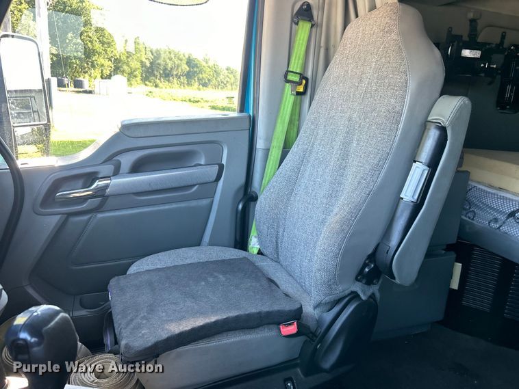 image for item DO6583 2016 Kenworth T680 semi truck