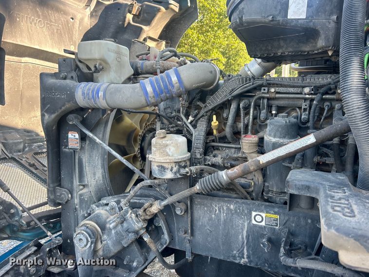 image for item DO6583 2016 Kenworth T680 semi truck