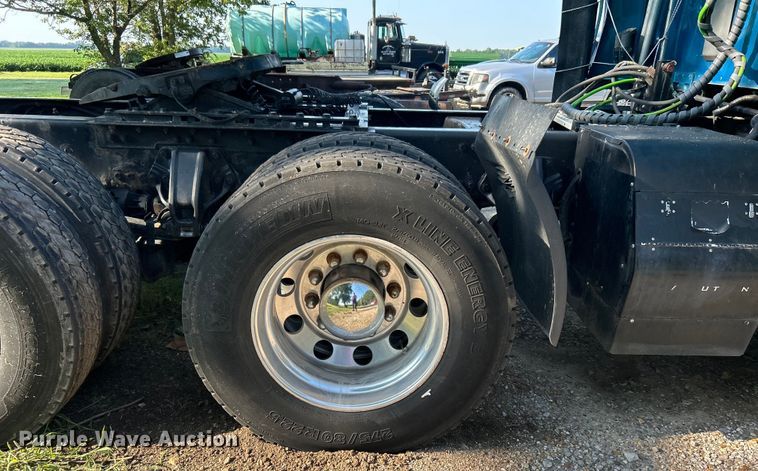 image for item DO6583 2016 Kenworth T680 semi truck