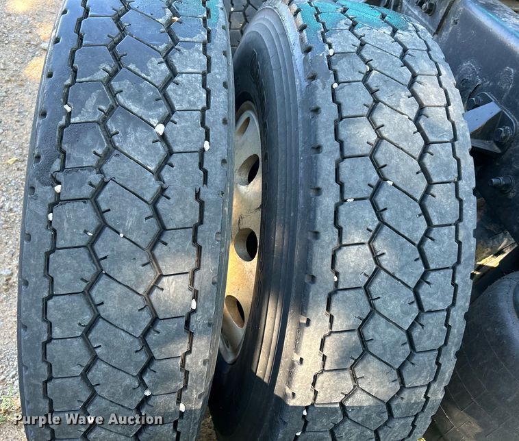 image for item DO6583 2016 Kenworth T680 semi truck