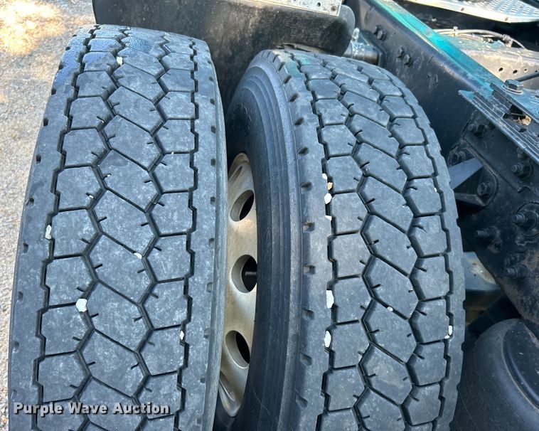 image for item DO6583 2016 Kenworth T680 semi truck