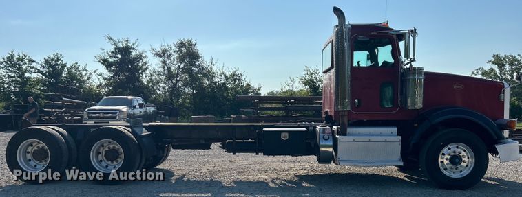 image for item DO6598 2011 Peterbilt  367 truck cab and chassis