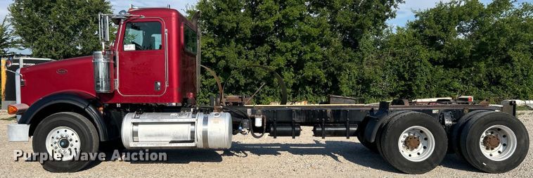 image for item DO6598 2011 Peterbilt  367 truck cab and chassis