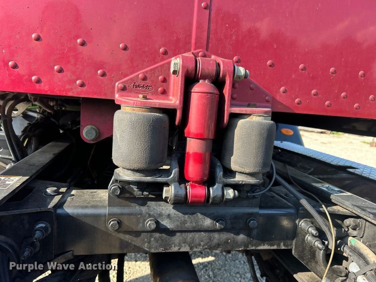 image for item DO6598 2011 Peterbilt  367 truck cab and chassis