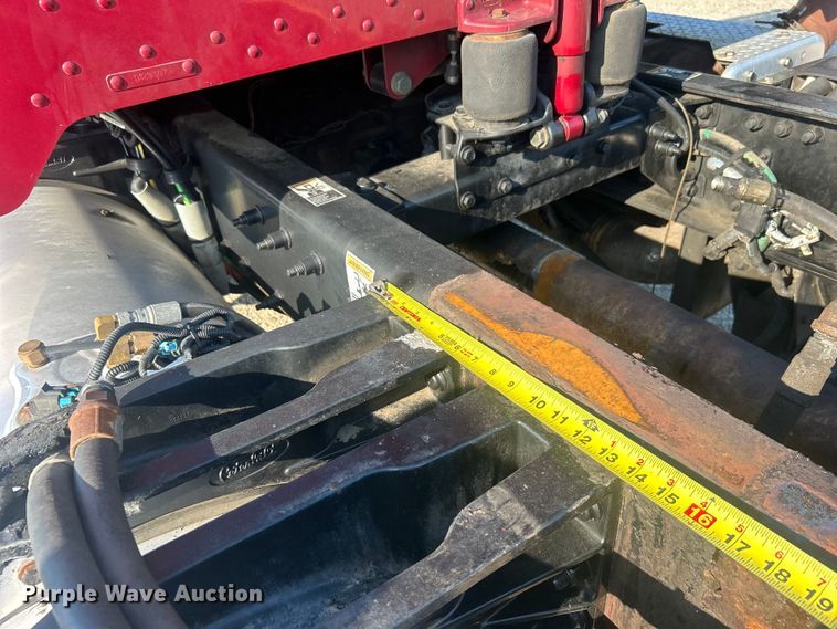 image for item DO6598 2011 Peterbilt  367 truck cab and chassis