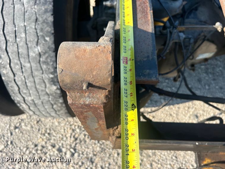 image for item DO6598 2011 Peterbilt  367 truck cab and chassis