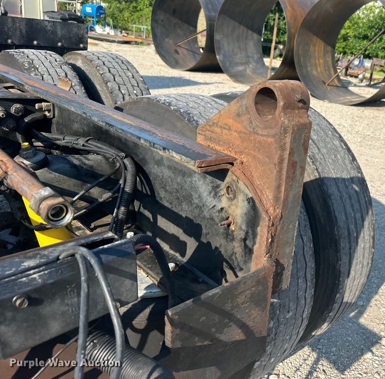 image for item DO6598 2011 Peterbilt  367 truck cab and chassis