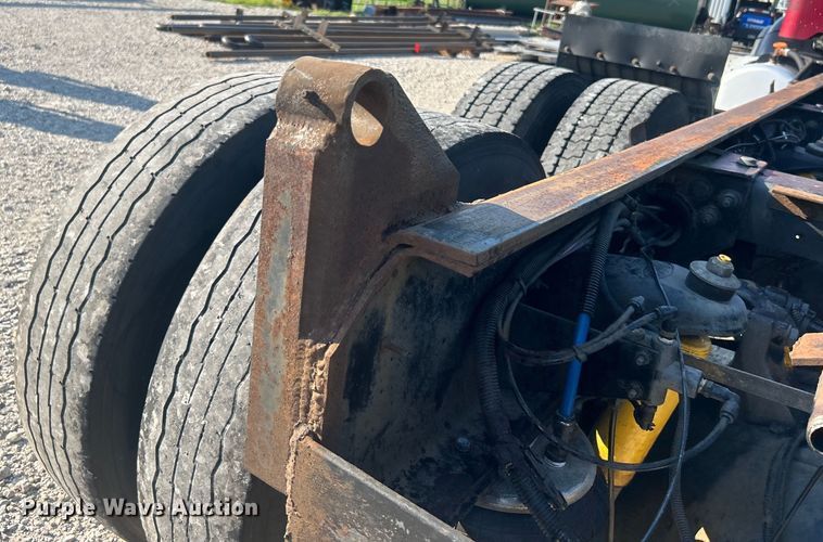 image for item DO6598 2011 Peterbilt  367 truck cab and chassis