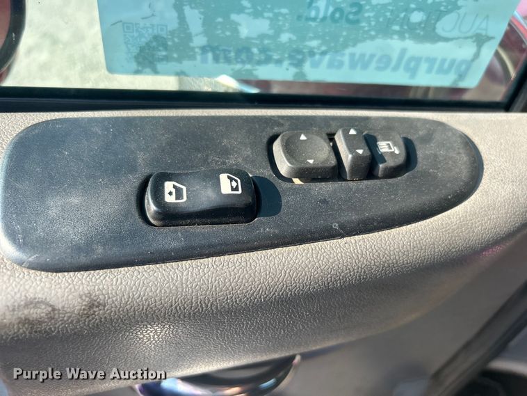 image for item DO6598 2011 Peterbilt  367 truck cab and chassis