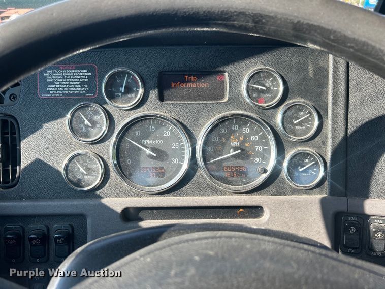 image for item DO6598 2011 Peterbilt  367 truck cab and chassis