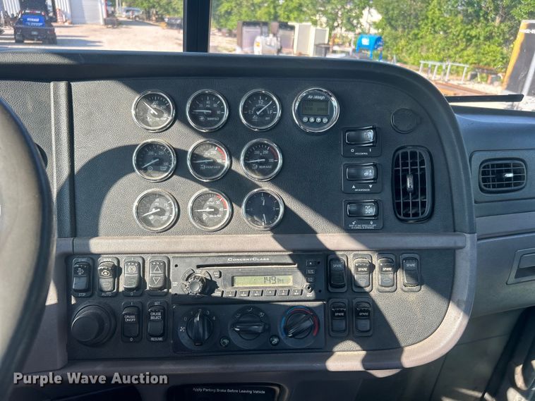 image for item DO6598 2011 Peterbilt  367 truck cab and chassis