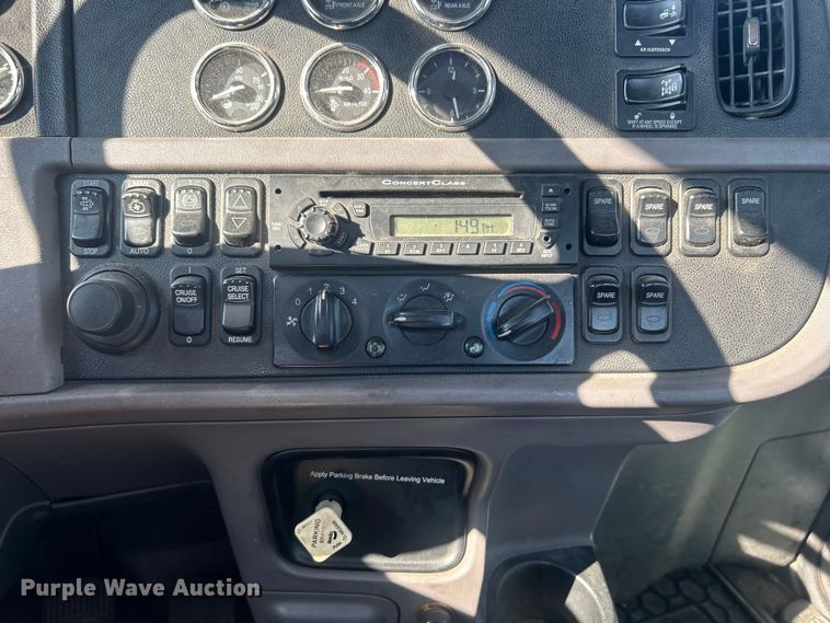 image for item DO6598 2011 Peterbilt  367 truck cab and chassis