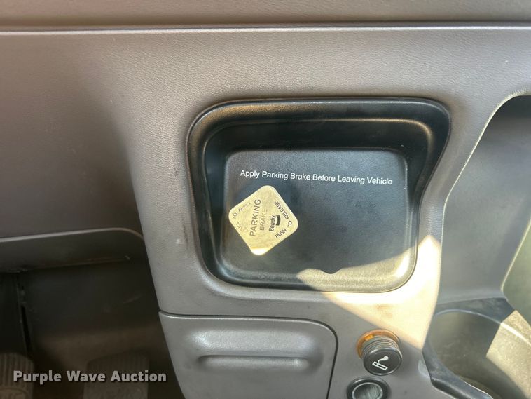 image for item DO6598 2011 Peterbilt  367 truck cab and chassis