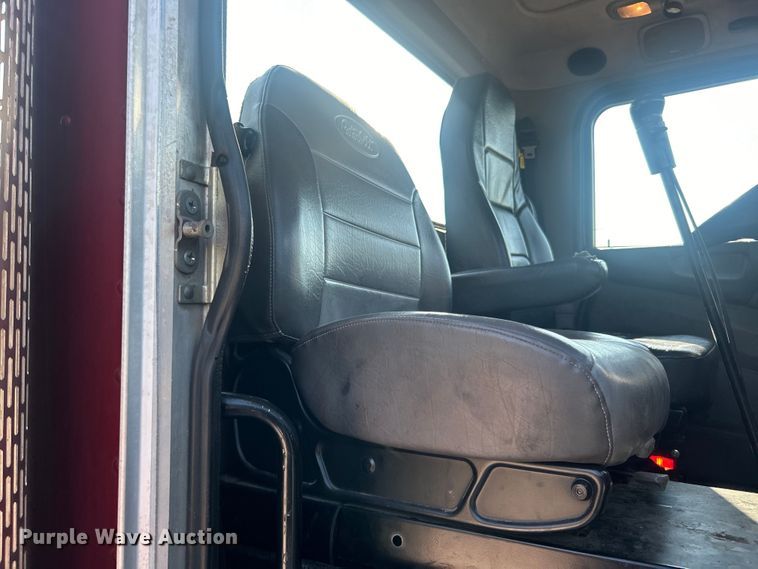 image for item DO6598 2011 Peterbilt  367 truck cab and chassis