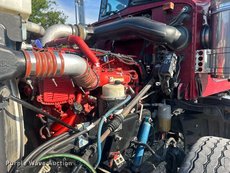 image for item DO6598 2011 Peterbilt  367 truck cab and chassis