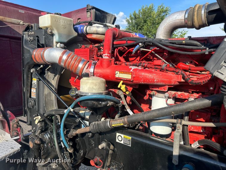 image for item DO6598 2011 Peterbilt  367 truck cab and chassis