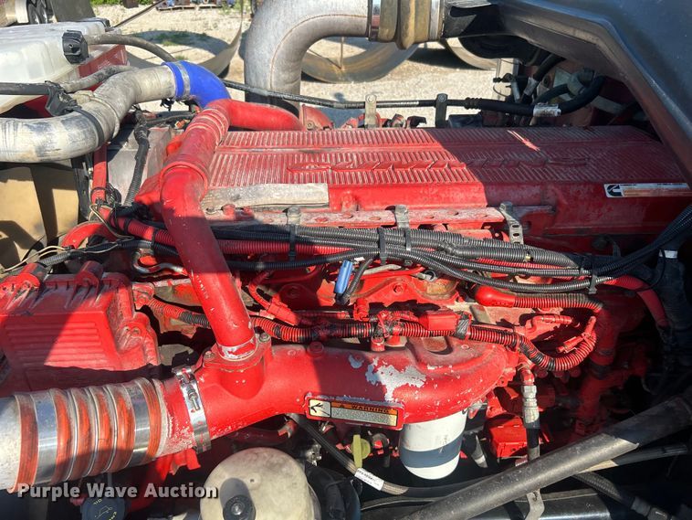 image for item DO6598 2011 Peterbilt  367 truck cab and chassis