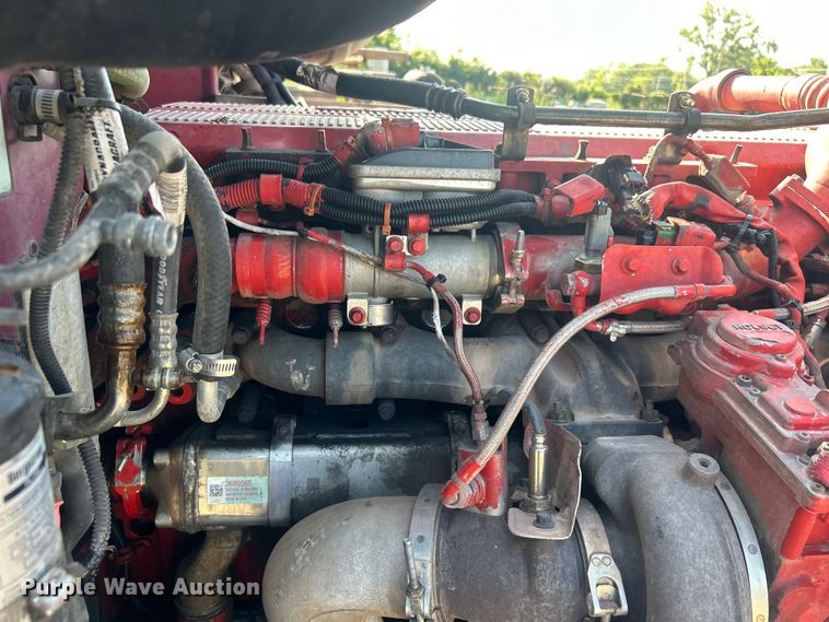 image for item DO6598 2011 Peterbilt  367 truck cab and chassis