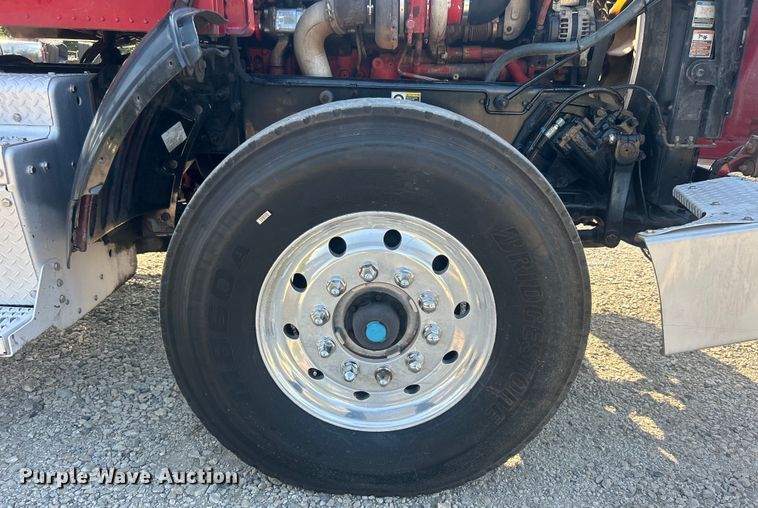 image for item DO6598 2011 Peterbilt  367 truck cab and chassis