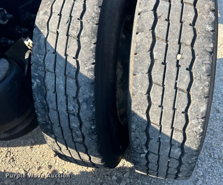 image for item DO6598 2011 Peterbilt  367 truck cab and chassis