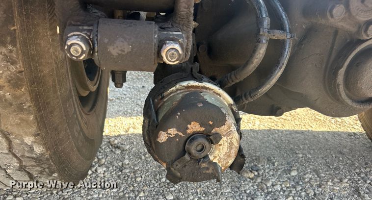 image for item DO6598 2011 Peterbilt  367 truck cab and chassis