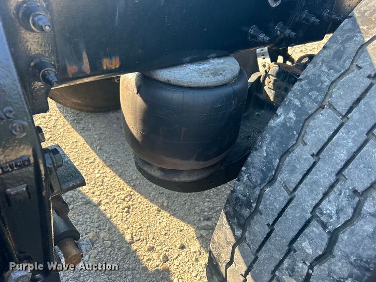 image for item DO6598 2011 Peterbilt  367 truck cab and chassis