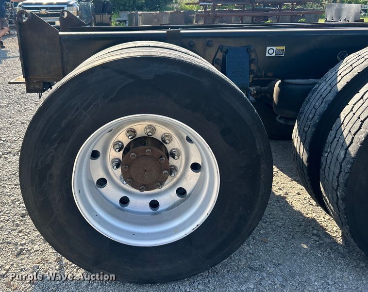 image for item DO6598 2011 Peterbilt  367 truck cab and chassis