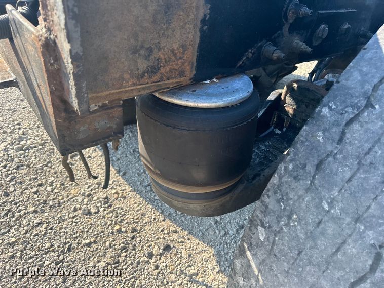 image for item DO6598 2011 Peterbilt  367 truck cab and chassis