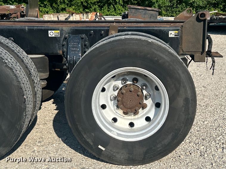 image for item DO6598 2011 Peterbilt  367 truck cab and chassis