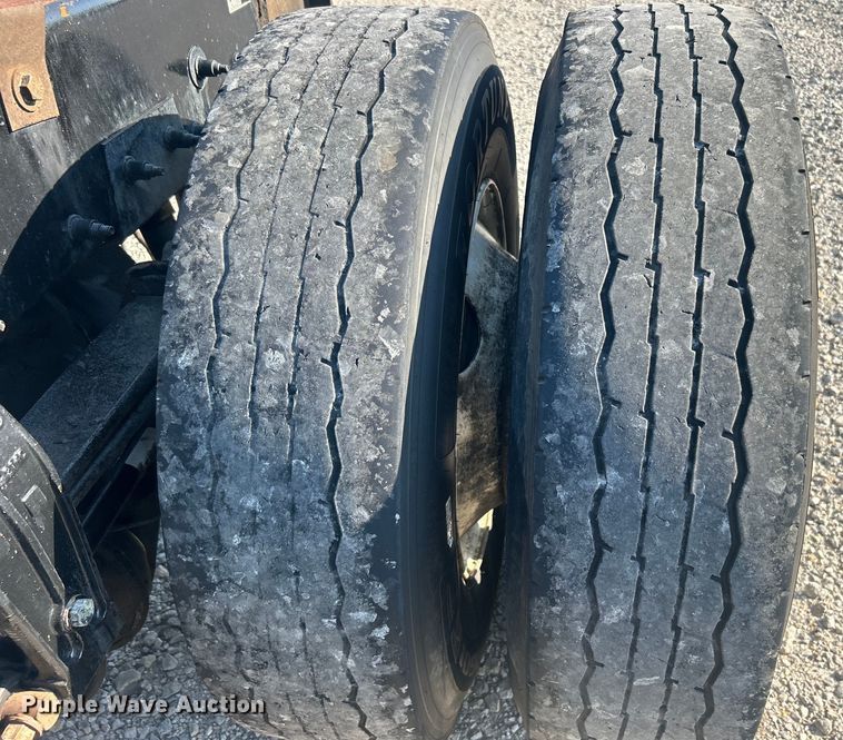 image for item DO6598 2011 Peterbilt  367 truck cab and chassis