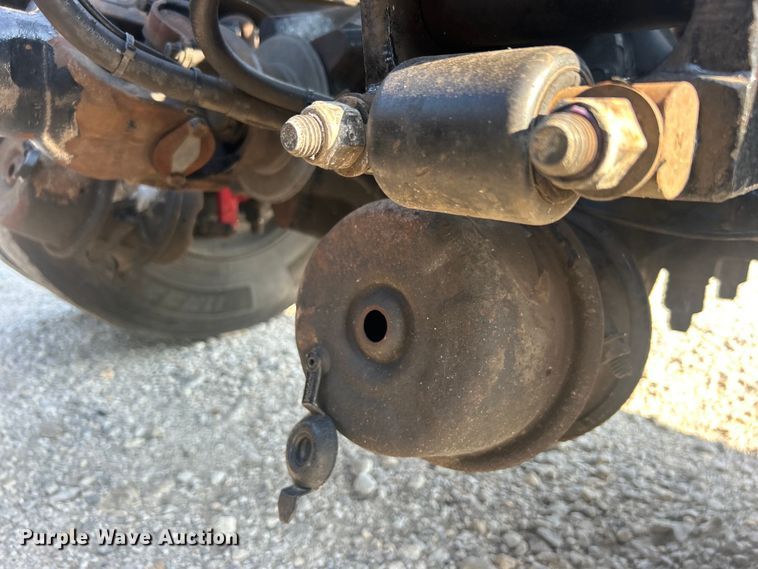 image for item DO6598 2011 Peterbilt  367 truck cab and chassis