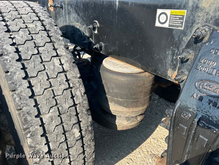 image for item DO6598 2011 Peterbilt  367 truck cab and chassis