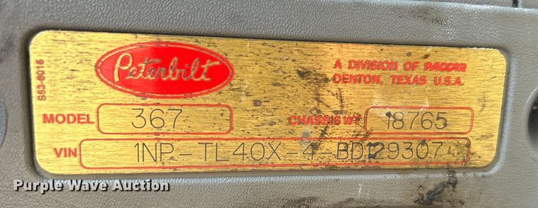 image for item DO6598 2011 Peterbilt  367 truck cab and chassis