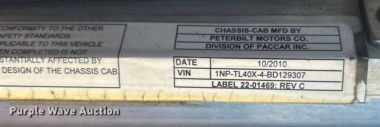 image for item DO6598 2011 Peterbilt  367 truck cab and chassis