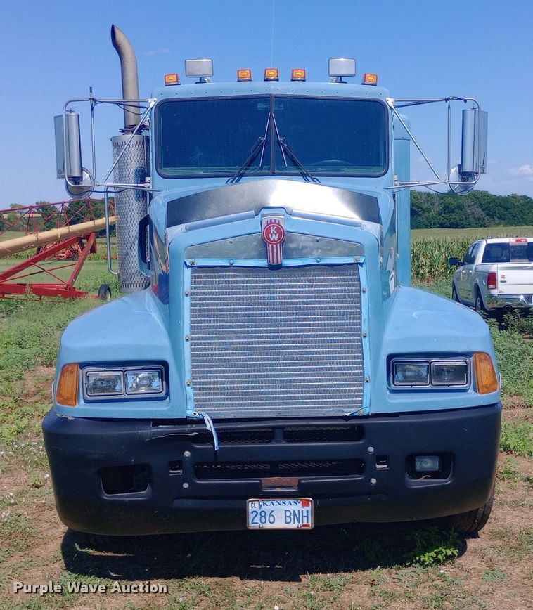 image for item DP1272 1989 Kenworth T660 semi truck