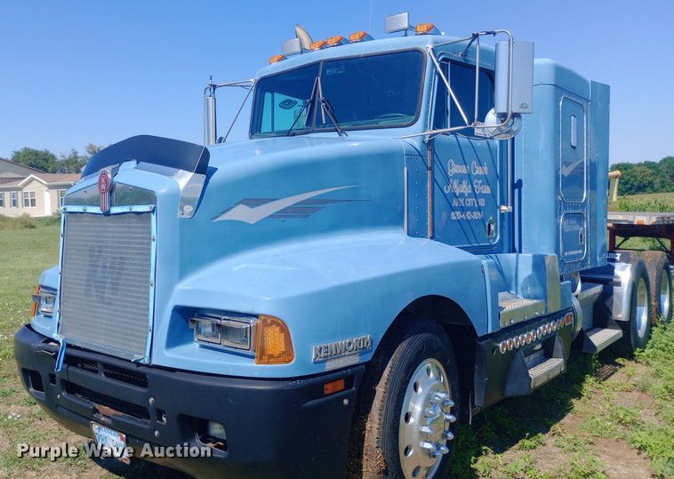 image for item DP1272 1989 Kenworth T660 semi truck