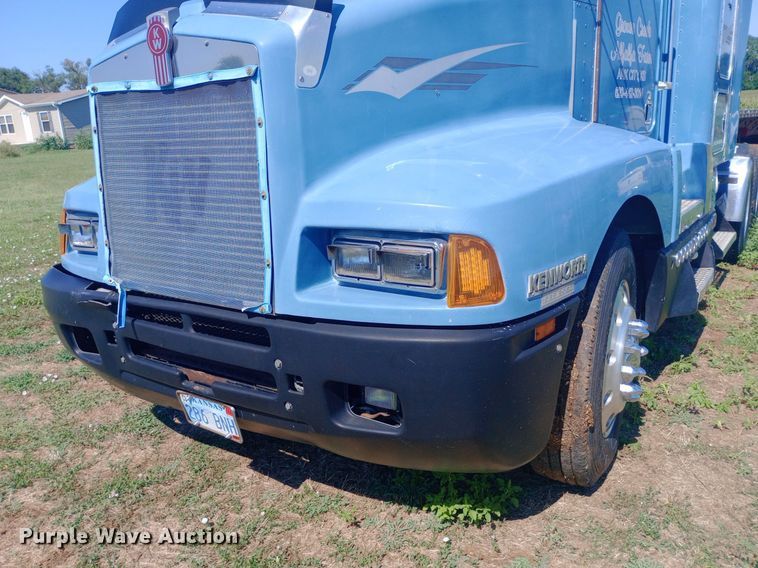 image for item DP1272 1989 Kenworth T660 semi truck