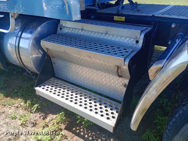 image for item DP1272 1989 Kenworth T660 semi truck